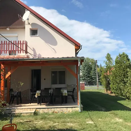 Holiday home Lukacs Nyaralohaz 4 Szobas