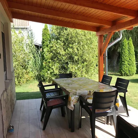 Holiday home Lukacs Nyaralohaz 4 Szobas Balatonfenyves
